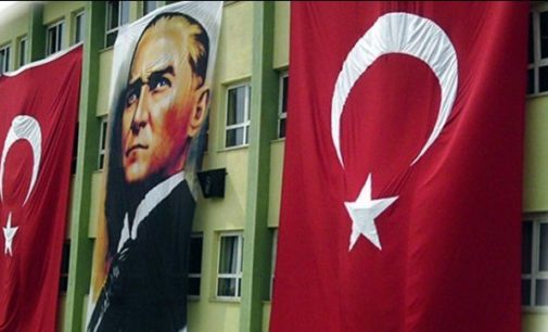 23 Nisan’da okula Türk Bayrağı astıran öğretmene soruşturma: ‘Bayrak astırmak suç oldu!’