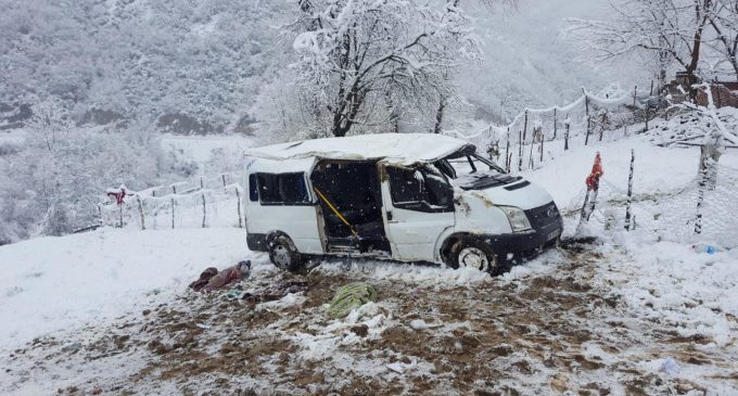 Öğrenci servisi takla attı: Bir ölü, yedi yaralı