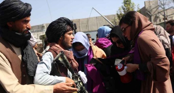 Afganistan’da kadınlar Mahsa Amini için sokakta: Taliban ateş açtı