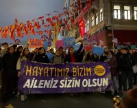 Taksim’deki 25 Kasım eylemine polis şiddeti: Gözaltılar var!