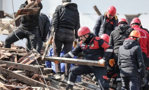 Deprem bölgelerinde soruşturmalar denetçi ve kamu görevlilerine uzandı: İki denetçiye tutuklama