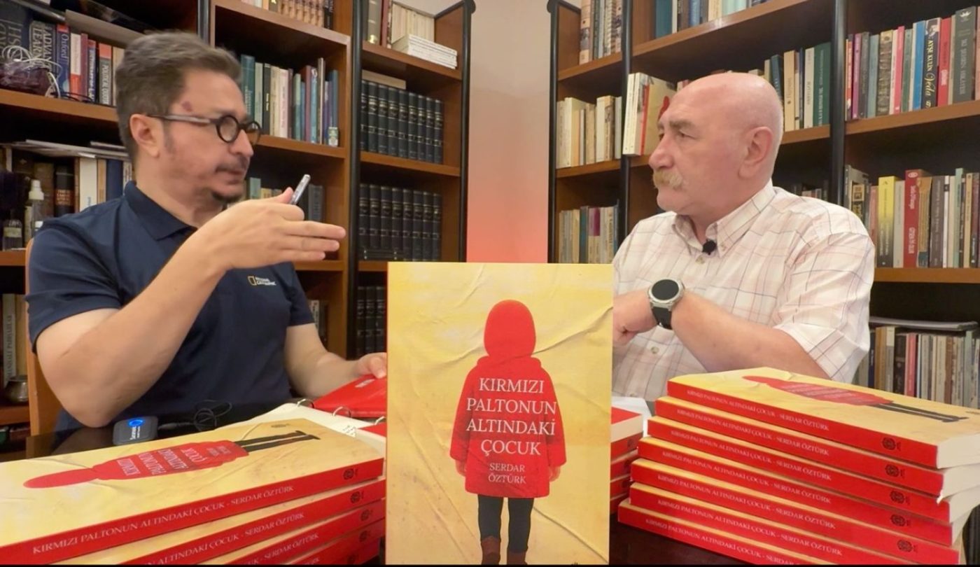 Serdar Öztürk, “Kırmızı Paltonun Altındaki Çocuk”u anlattı: Sadakat, ihanet, sessizlik…